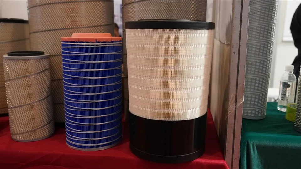 Tryc Dyletswydd Trwm Hidlo Aer Metel Rhannau Sbâr Offer Peiriannau P 628203 11 K 9-21320 11 K9-21310 Custom a Ddefnyddir Newydd