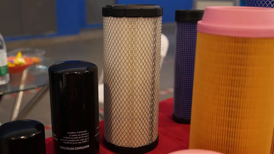 Uchel - Effeithlonrwydd Hidlau aer tryc trwm C17337 Rhan Tractor Rhan Peiriant Hidlydd Aer Olew 87438245 CA-839A Hidlau Awyr HEPA gwych