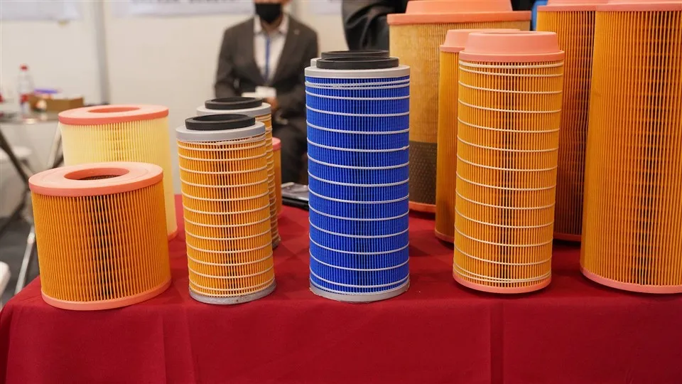 Rhannau Peiriant Cyrraedd Newydd Hidlo Olew Arian o Ansawdd Uchel